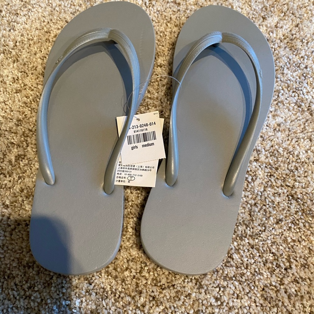 Abercombie kids flip flops